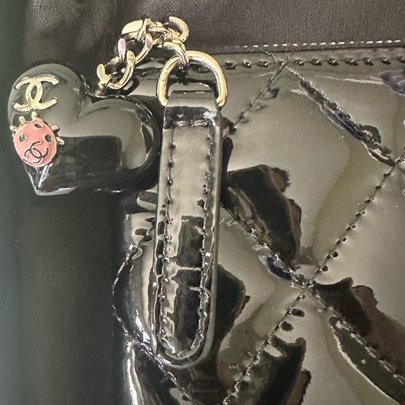 NWT Authentic Chanel Zipped Clutch with CC Heart Charm 🖤 - Picture 5 of 10